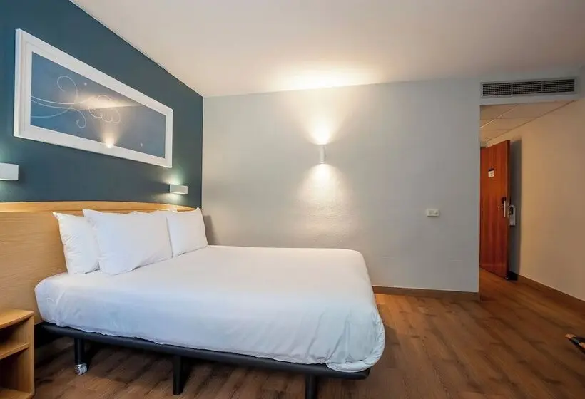 هتل Travelodge Alicante Puerto