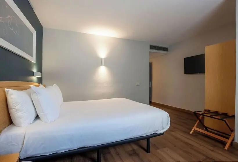 هتل Travelodge Alicante Puerto