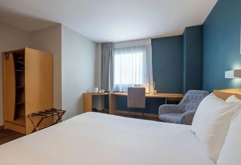 هتل Travelodge Alicante Puerto