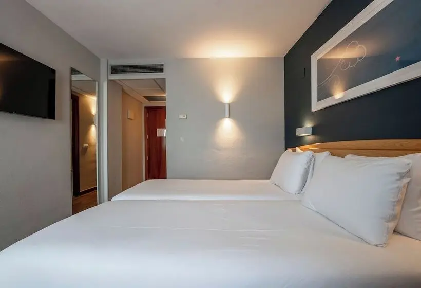 هتل Travelodge Alicante Puerto