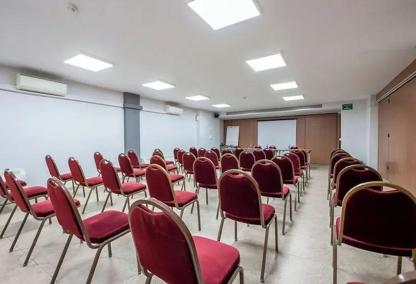 هتل Travelodge Alicante Puerto