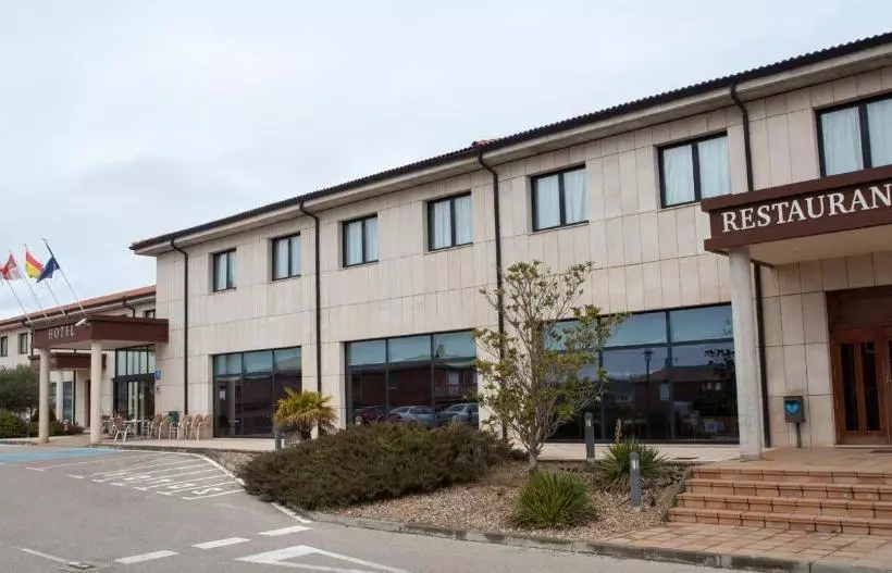 هتل Villa De Almazan