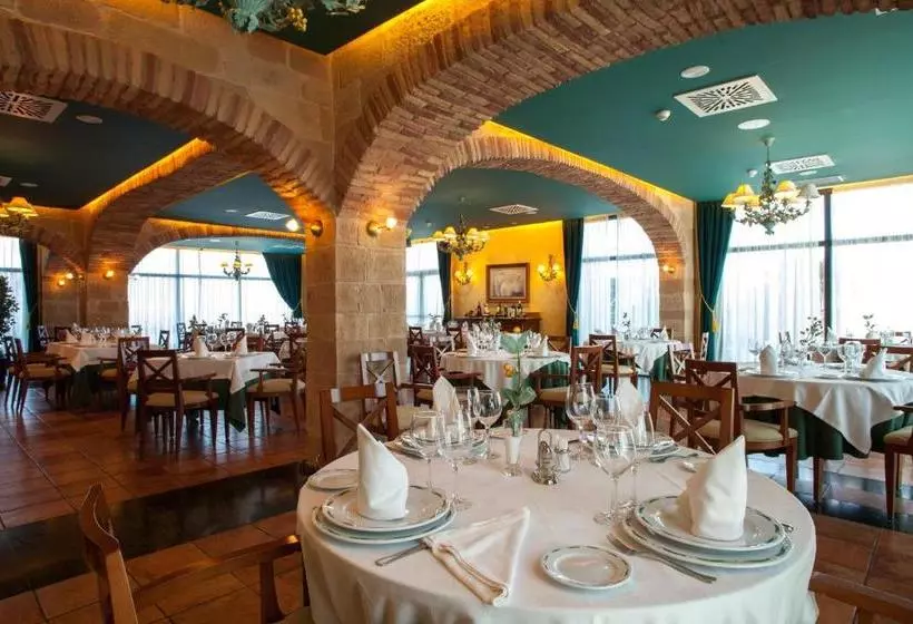 هتل Villa De Almazan