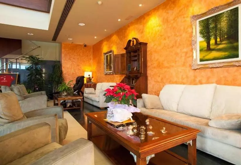 هتل Villa De Almazan