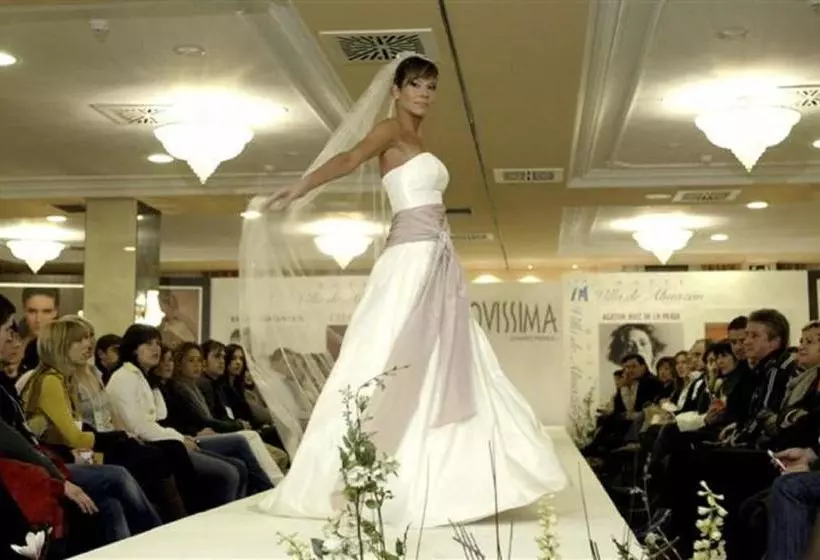 هتل Villa De Almazan