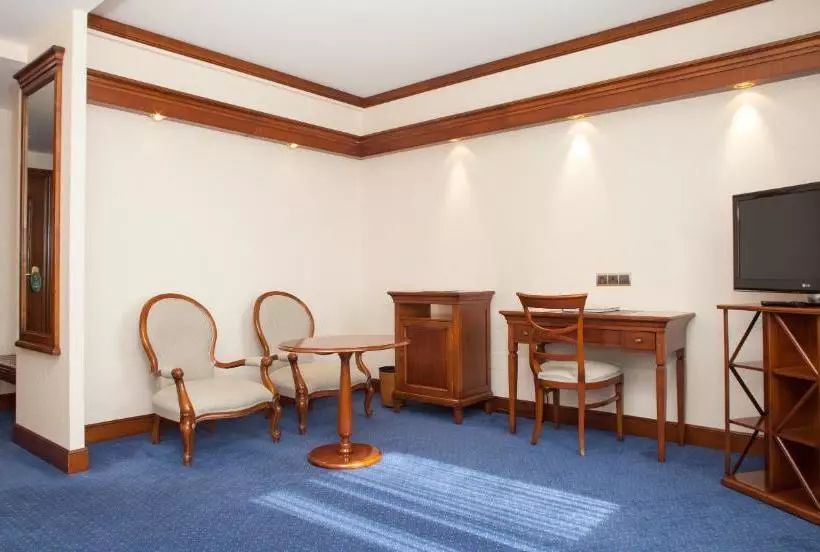 هتل Villa De Almazan