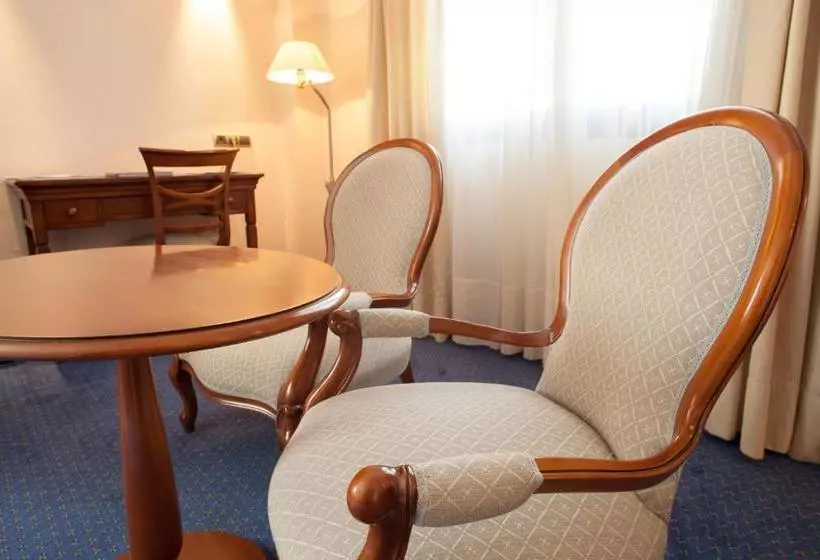 هتل Villa De Almazan