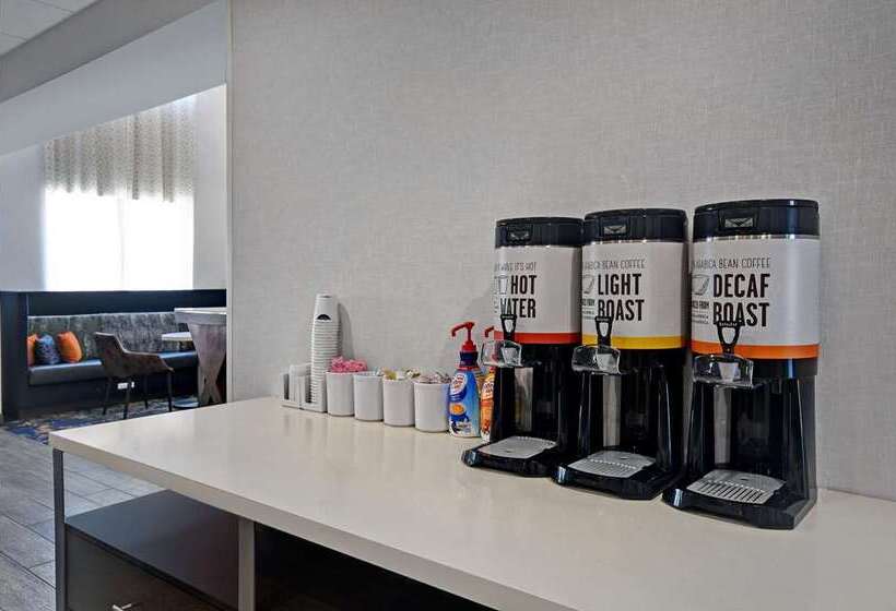 هتل Hampton Inn Midland South