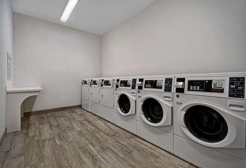 هتل Hampton Inn Midland South