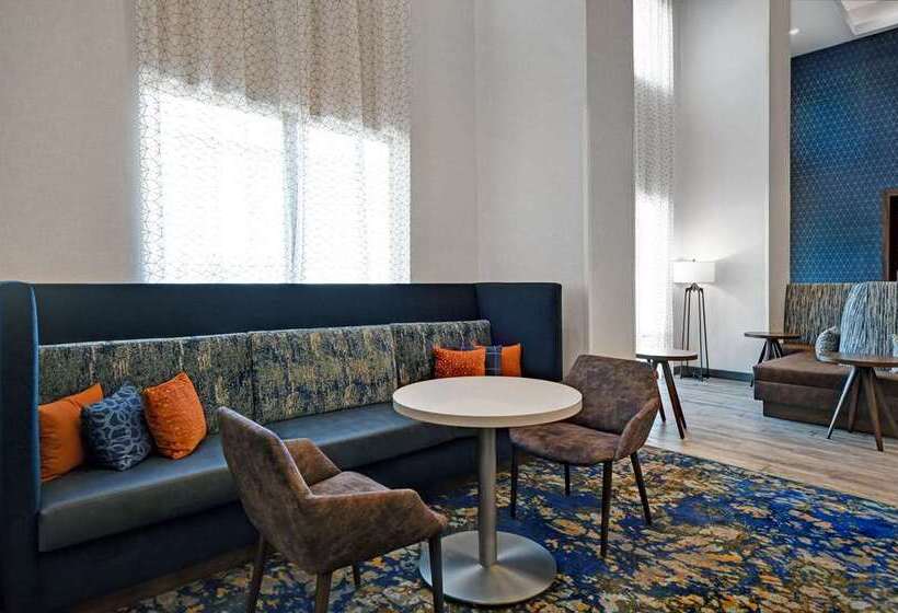 هتل Hampton Inn Midland South