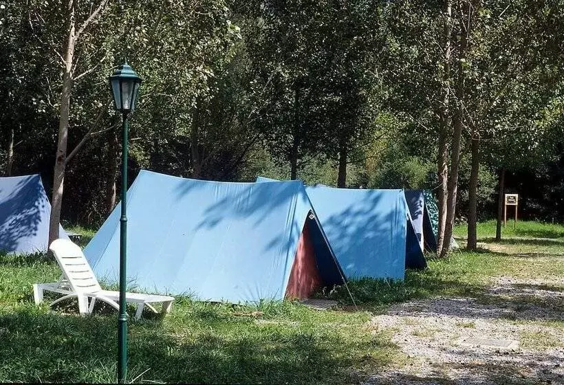 ホテル Pirineos Cien Lagos