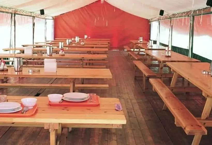 ホテル Pirineos Cien Lagos