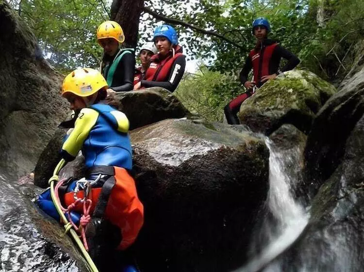 ホテル Pirineos Cien Lagos