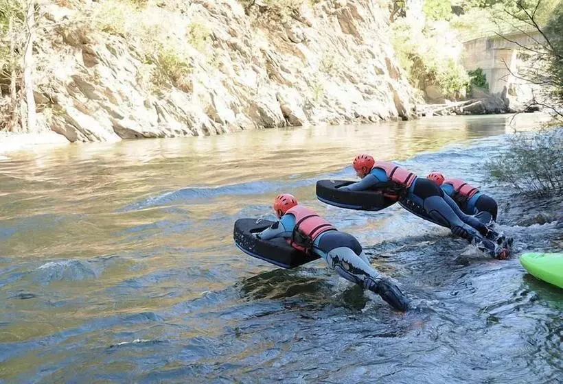 ホテル Pirineos Cien Lagos