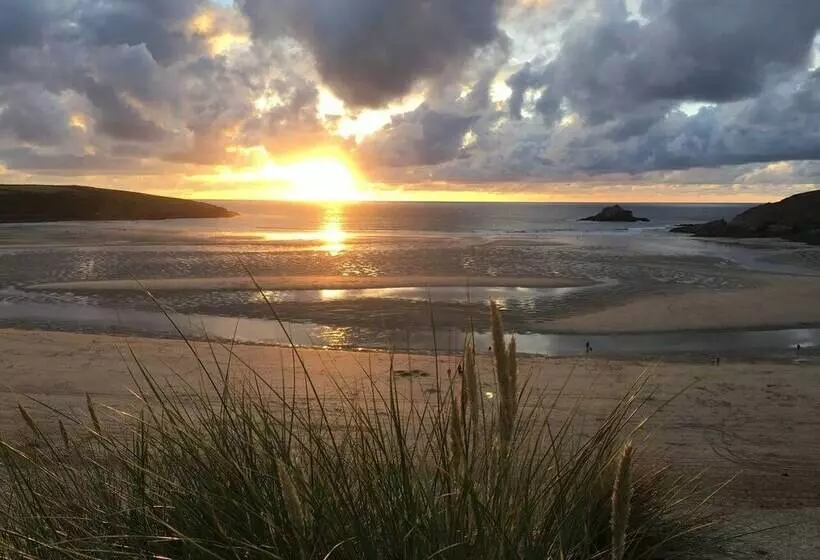 Family Home In Newquay, Parking, 3 Min Walk Beach