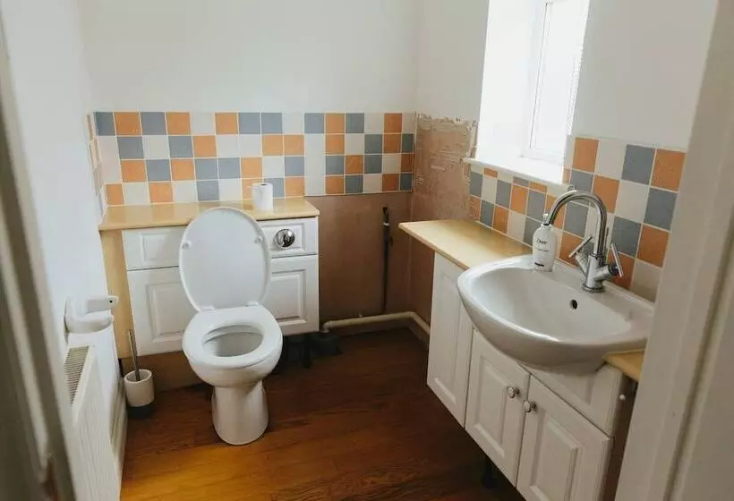 Family Home In Newquay, Parking, 3 Min Walk Beach