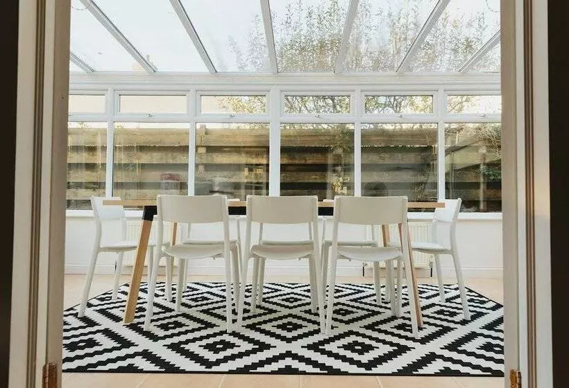 Family Home In Newquay, Parking, 3 Min Walk Beach