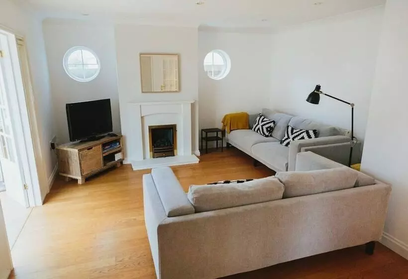 Family Home In Newquay, Parking, 3 Min Walk Beach