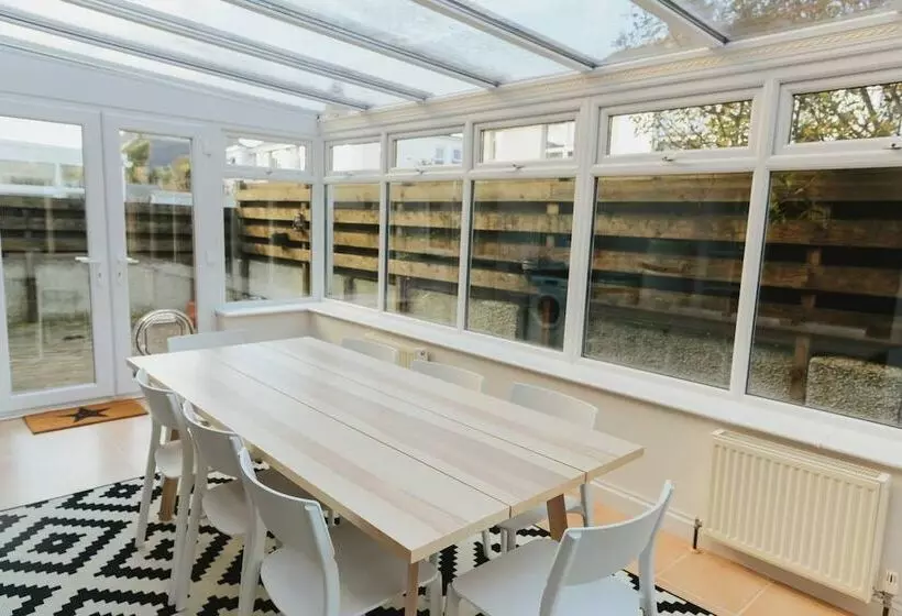 Family Home In Newquay, Parking, 3 Min Walk Beach