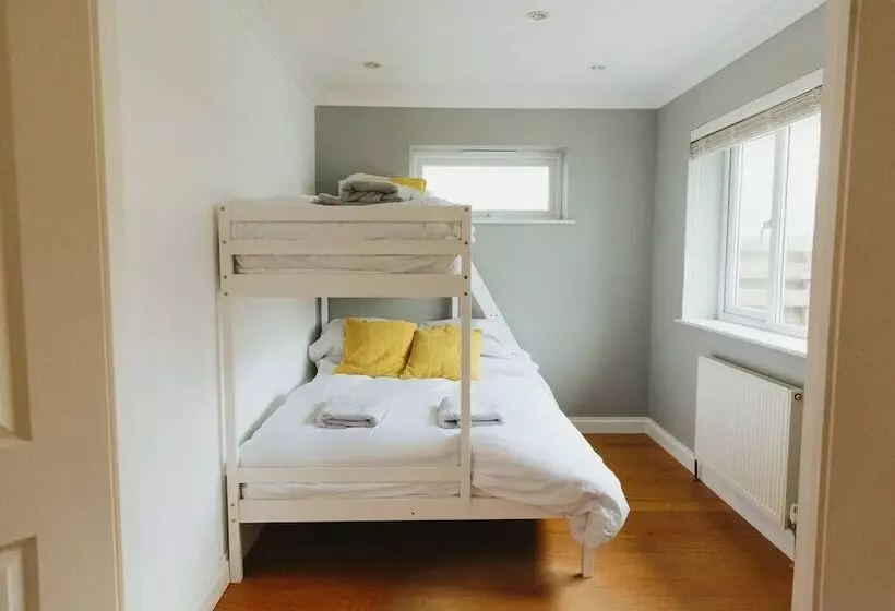 Family Home In Newquay, Parking, 3 Min Walk Beach