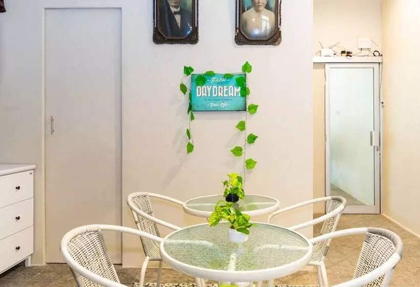 Majatalo Reddoorz Hostel @ Di Panjaitan Simpang Lima