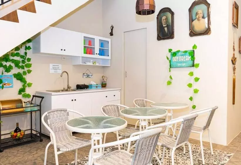 Majatalo Reddoorz Hostel @ Di Panjaitan Simpang Lima