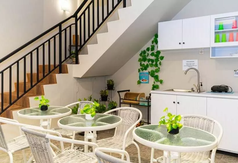 Majatalo Reddoorz Hostel @ Di Panjaitan Simpang Lima