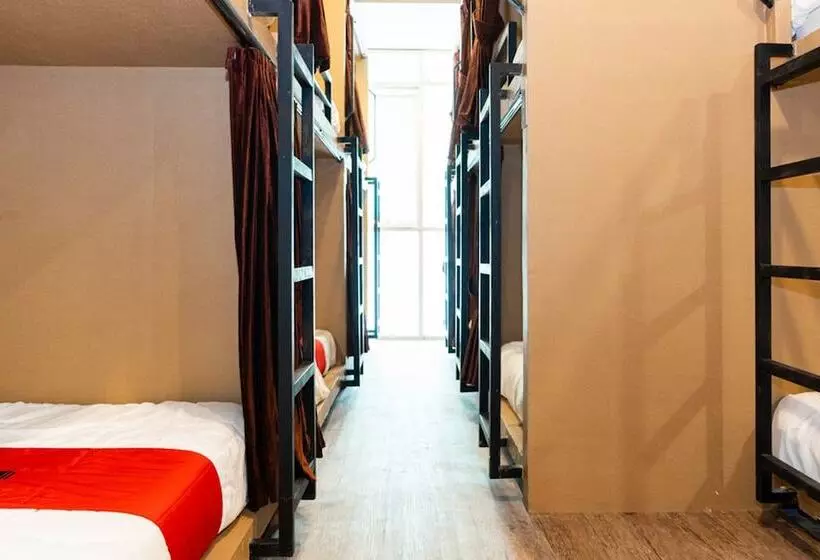 Majatalo Reddoorz Hostel @ Di Panjaitan Simpang Lima