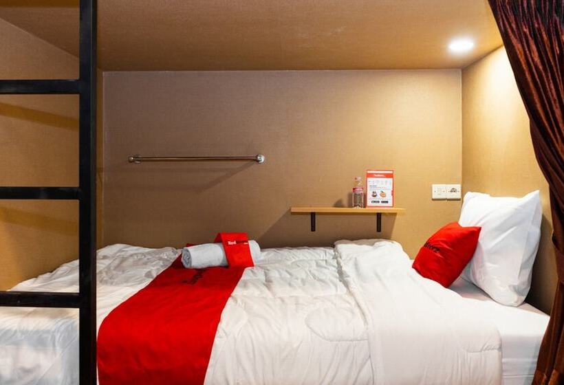 Panzió Reddoorz Hostel @ Di Panjaitan Simpang Lima