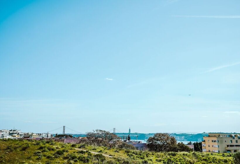 Help Yourself Hostels  Restelo