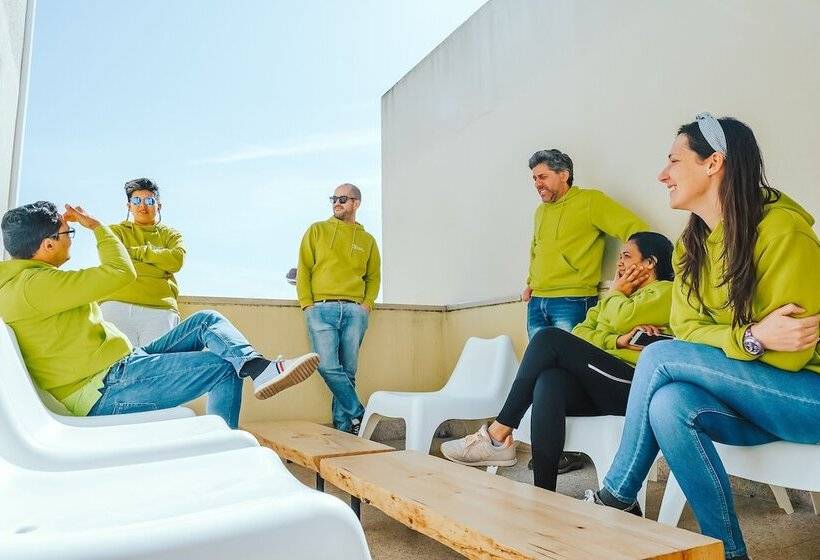 Help Yourself Hostels  Restelo