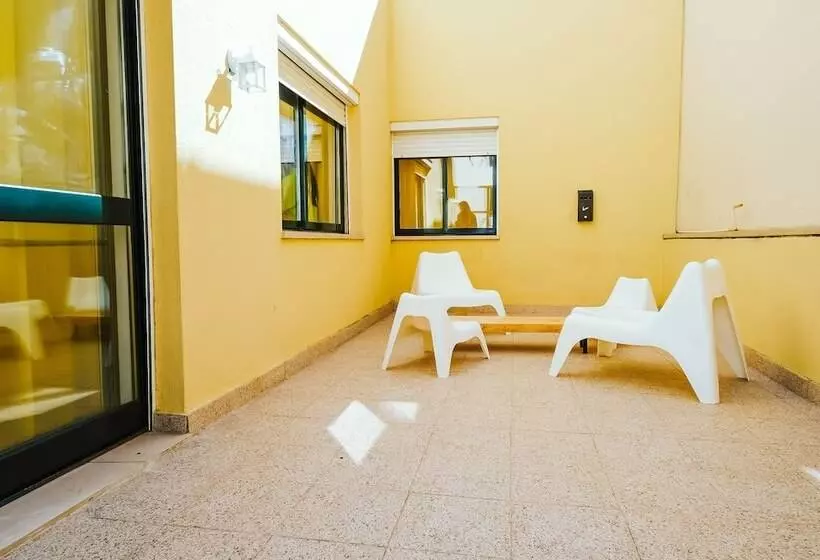 Help Yourself Hostels  Restelo