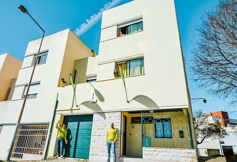 Help Yourself Hostels  Restelo