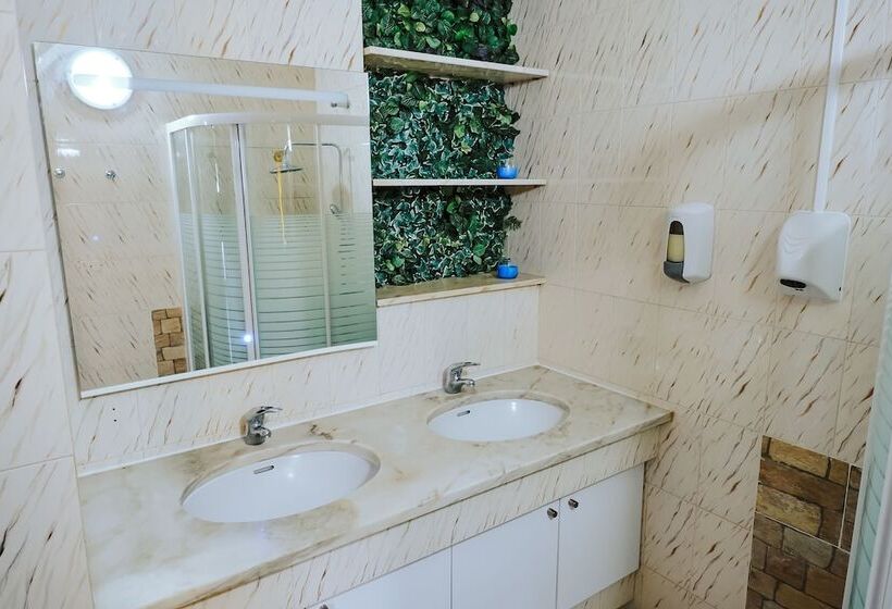 Help Yourself Hostels  Restelo