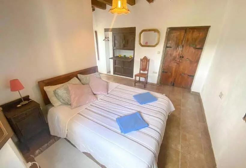 Hotelli Casa Rural Sant Petrus De Madrona