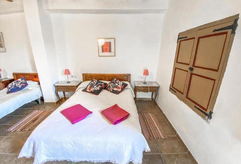 호텔 Casa Rural Sant Petrus De Madrona