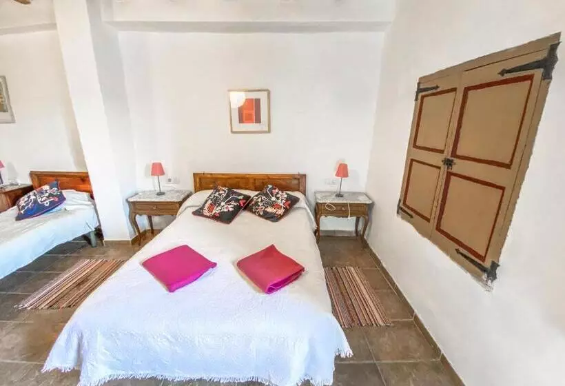 Hotelli Casa Rural Sant Petrus De Madrona