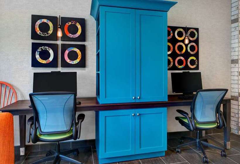Отель Home2 Suites Asheville Airport
