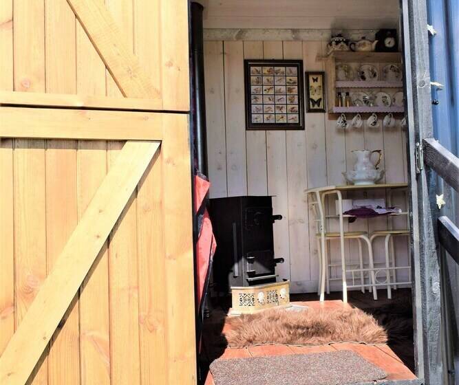 Meadow Shepherds Hut