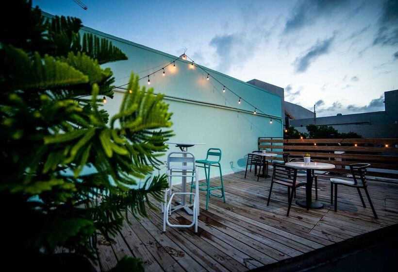 Santurcia Hostel Adults Only