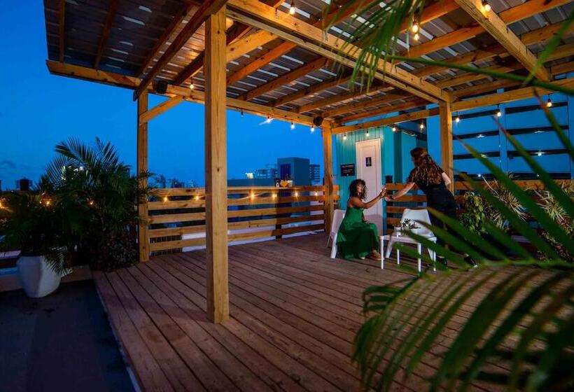 Santurcia Hostel Adults Only