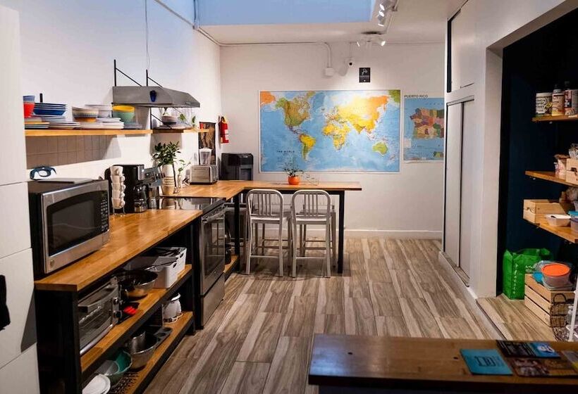 Santurcia Hostel Adults Only