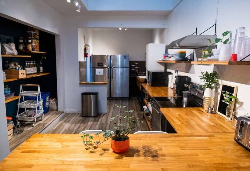 Santurcia Hostel Adults Only