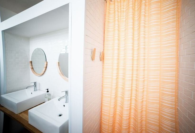 Santurcia Hostel Adults Only