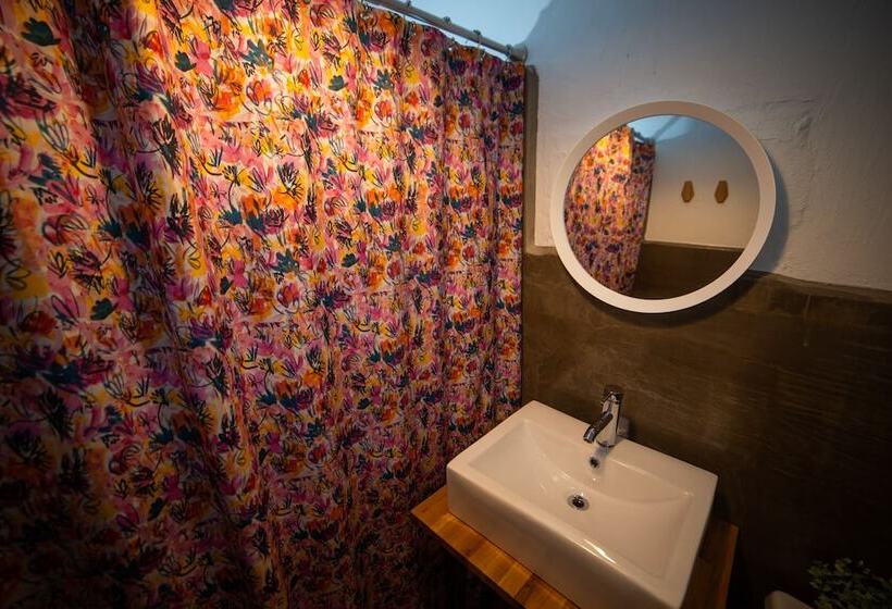 Santurcia Hostel Adults Only