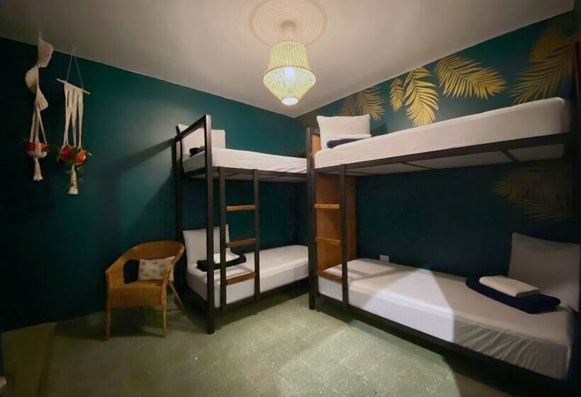 Santurcia Hostel Adults Only