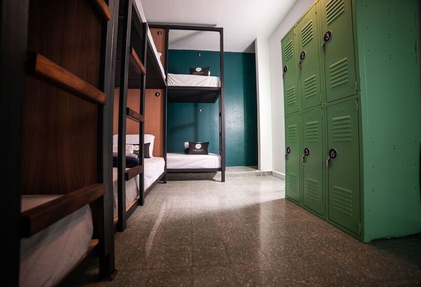 Santurcia Hostel Adults Only