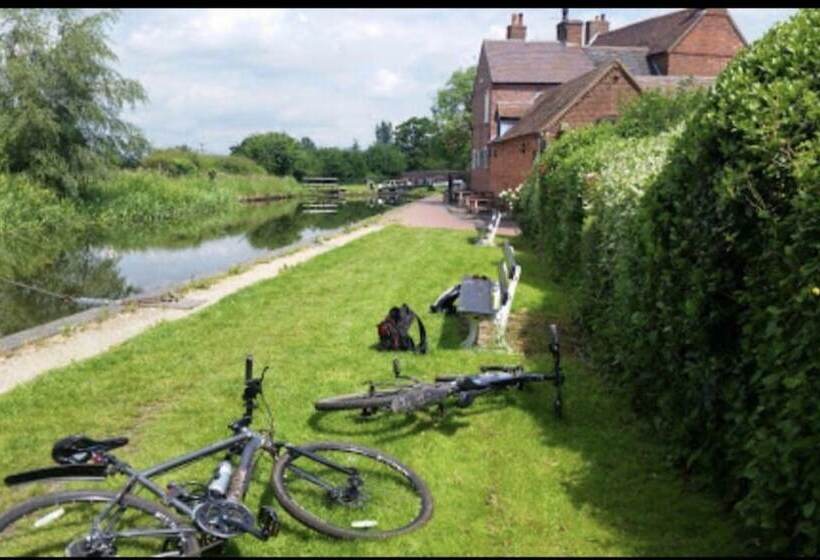 The Dog & Doublet Inn