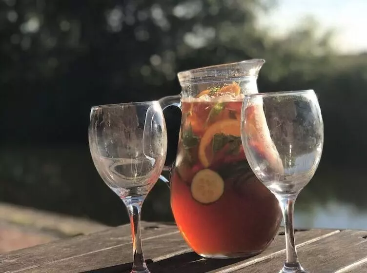 The Dog & Doublet Inn