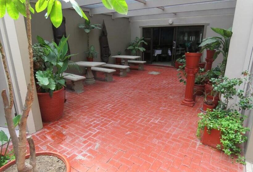 هتل Ngandu At Sea